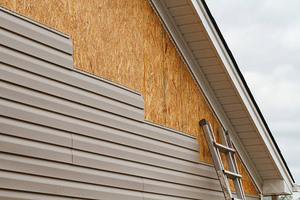 Professional Siding Inspection technician working in Lowellville, OH